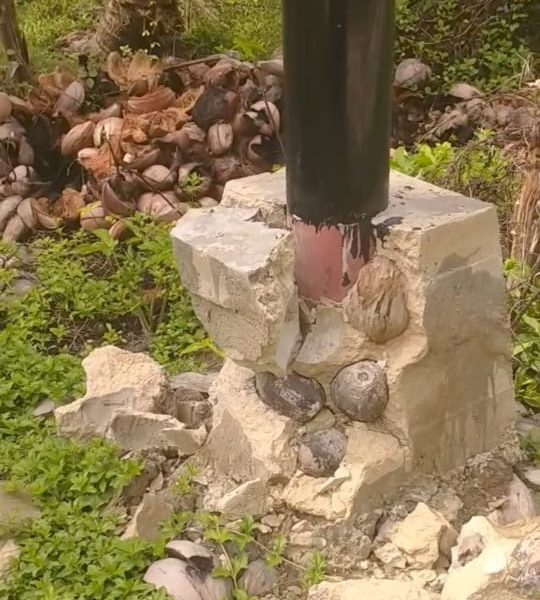 Heboh, Semen Pondasi Tiang Listrik Dicampur Batok Kelapa